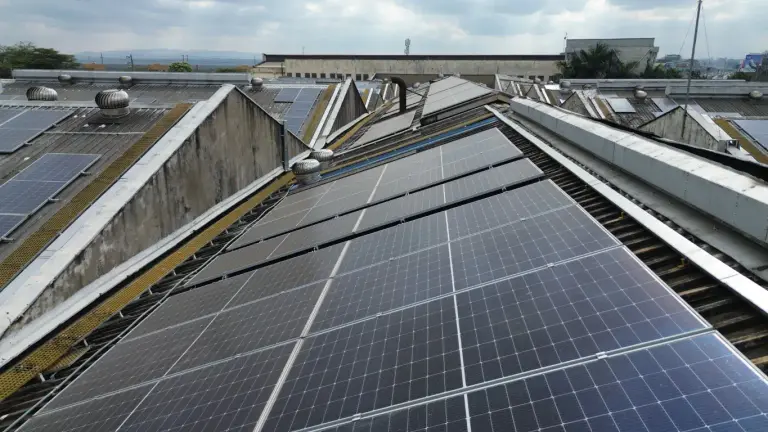 How Commercial Solar Installations in Africa Work (100kW to 10MW)